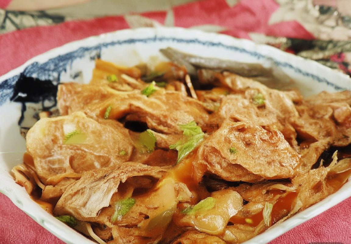 巴塞罗那VS里昂：战术对决与梅西闪耀的激情之战(图1)